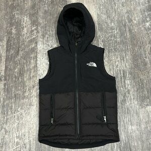 The North Face hooded zip-up vest, youth/junior Small (7/8). EUC, Black/White.